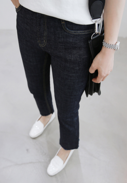  Contrast Stitch Raw Hem Jeans