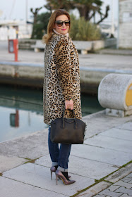 zara leopard coat, metallic heels, leopard faux fur coat, givenchy antigona bag, fashion and cookies, fashion blogger