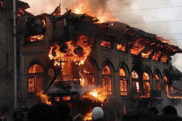 BLOG USANG: Gambar sedih: Masjid dibakar dan rakyat 