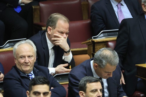 Tempi: Metopiki sygkrousi sti Vouli – Ta «stratopeda»
