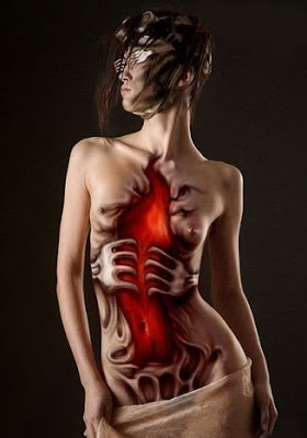 Extreme-Body-Painting-Airbrush-Hell-Door-Design