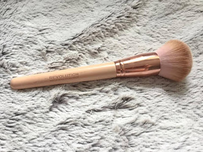 Makeup revolution powder brush