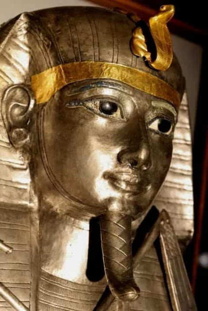Серебряный саркофаг Псусеннеса I, Каирский музей