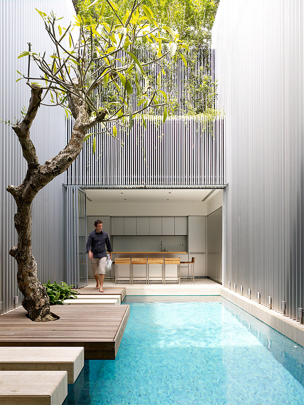 Picture of the small swimming pool