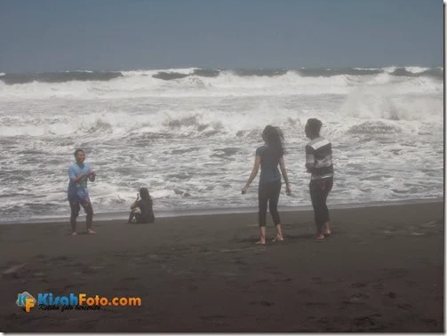 Ombak Pantai Baru Bantu Kisah Foto_07
