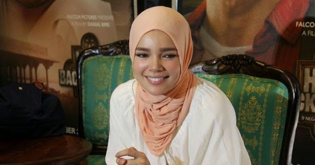 Dewi Sandra: Gaya Hijabnya Jadi Trend Fashion  METROPOLIS 
