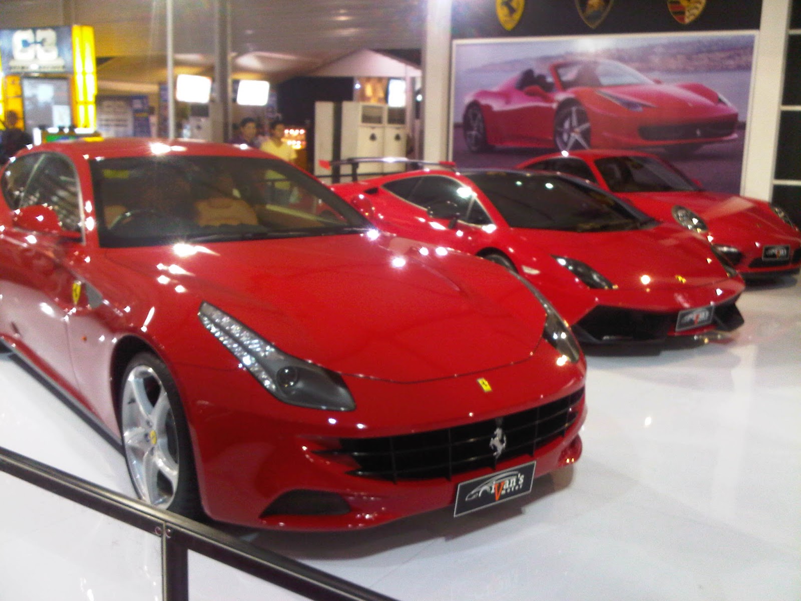 NEWS TORBILI Ferrari Identik Dengan Warna Merah
