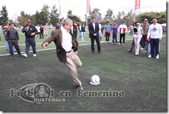 saque de honor en la reeinaguracion de la cancha por el vice-ministro del deporte y la recreacion devik osorio