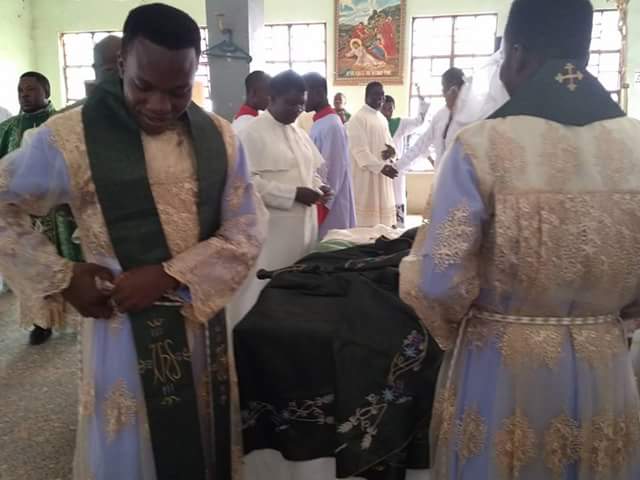 Identical twin brothers ordained Catholic Priests in Anambra (photos)