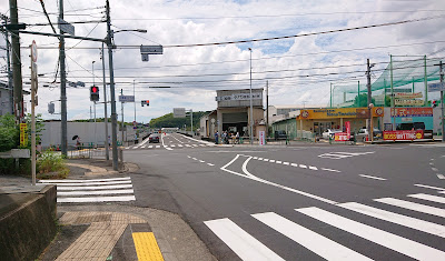 粟ヶ池バイパスと粟ヶ池大橋(富田林市)