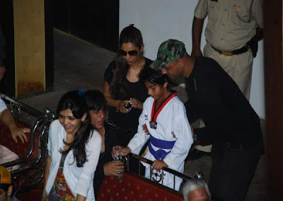 Shahrukh Khan with kids Aryan & Suhana at Maharashtra State open Taekwondo Photo Gallery