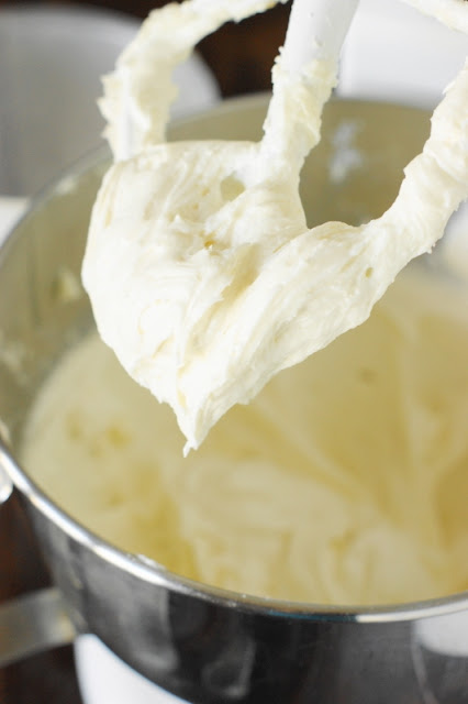 How to Make Cream Cheese Frosting with Electric Mixer Image