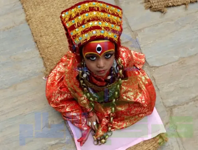 عبادة الفتيات الصغيرات في نيبال