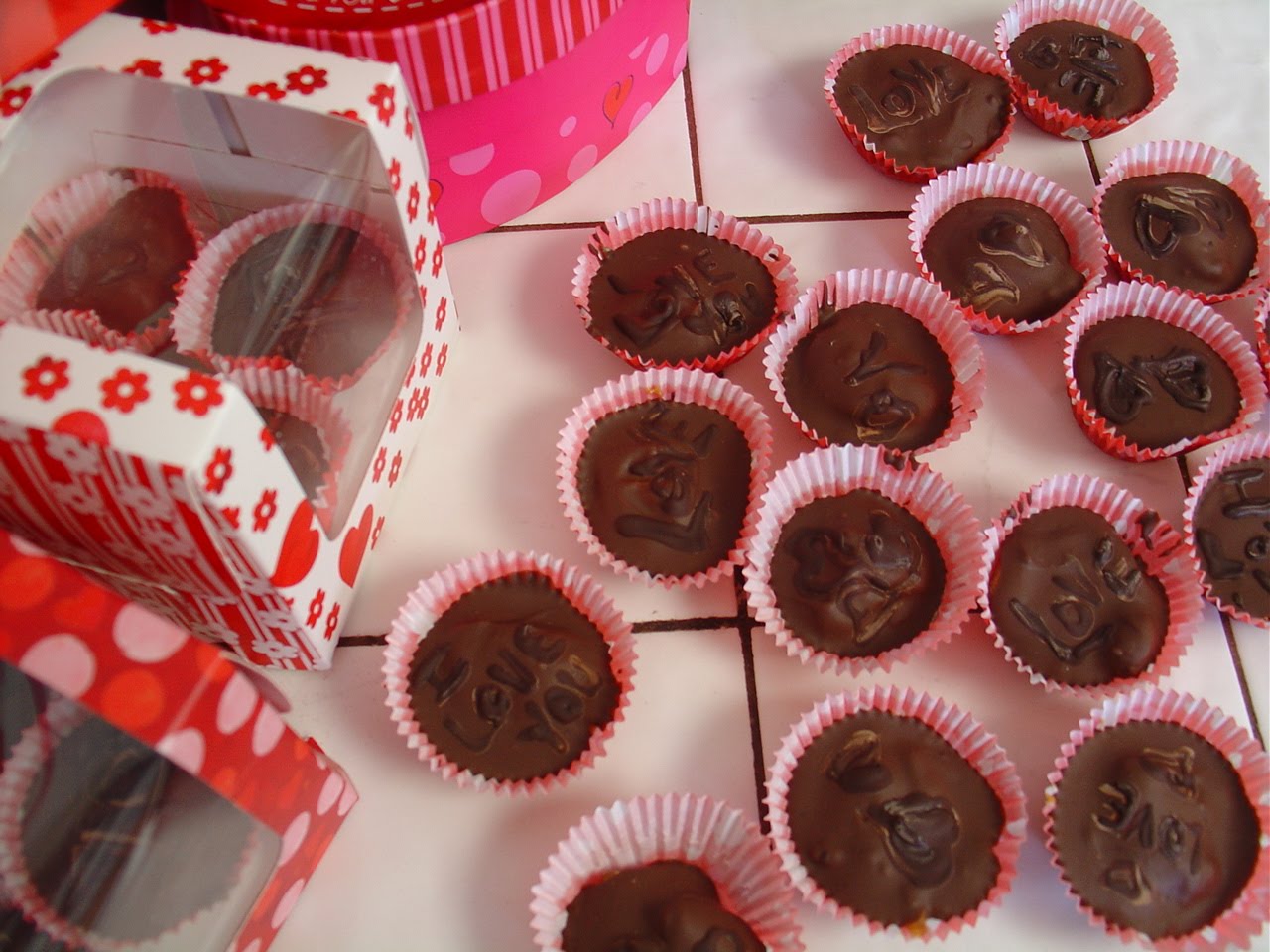 1. Valentine Day Chocolate Hd Wallpaper | Chocolate Pictures And Photos