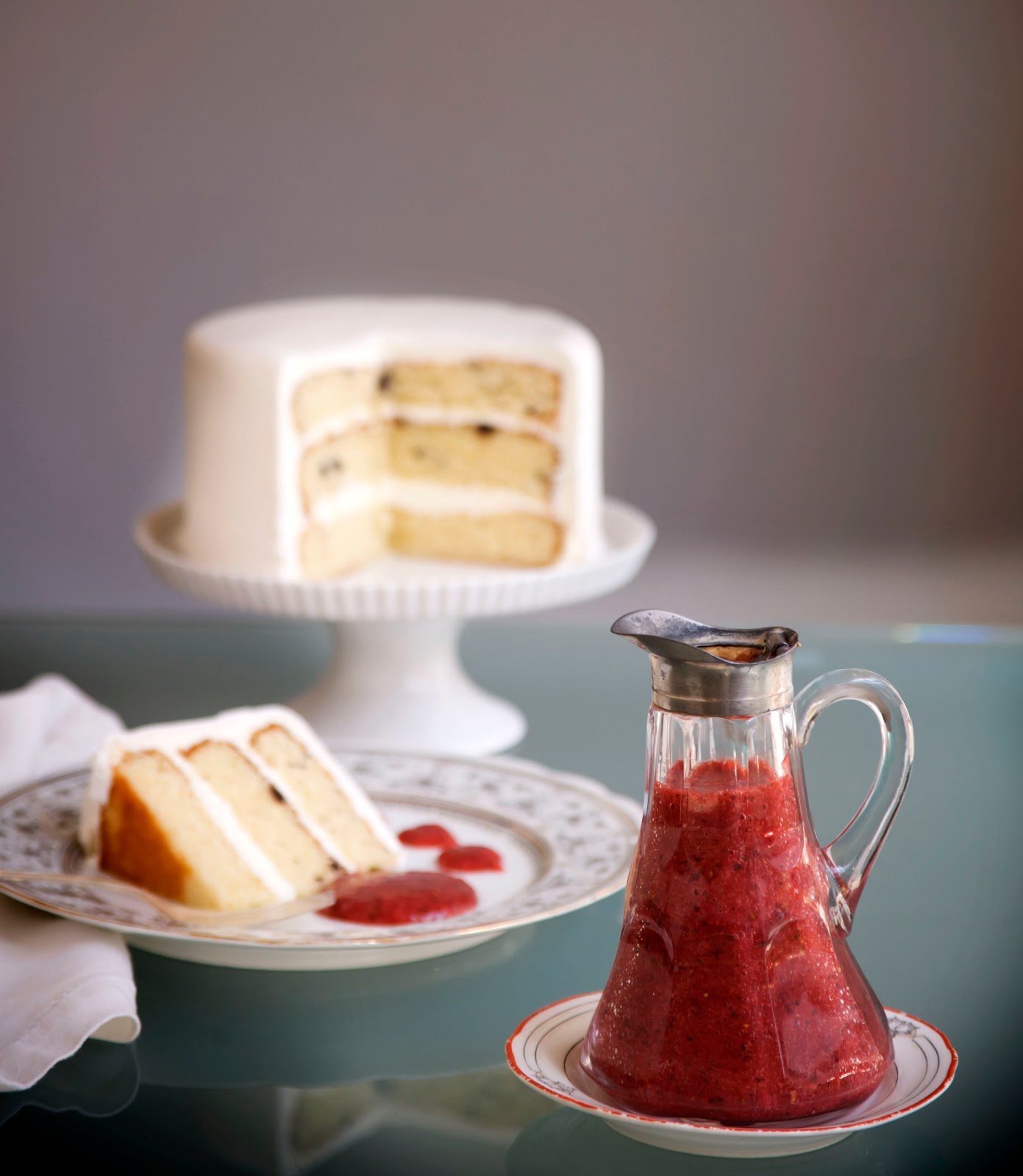 bling wedding cake ideas Fresh Strawberry Mint Sauce for your Wedding Cake