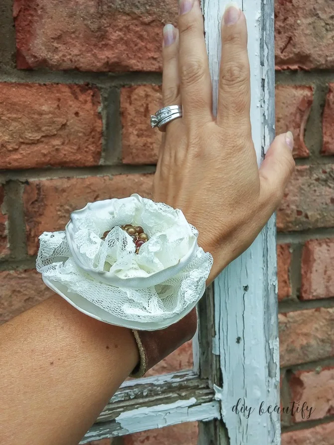 how to make a leather and lace bracelet