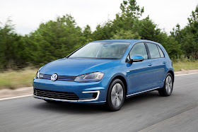 Front 3/4 view of 2015 Volkswagen e-Golf