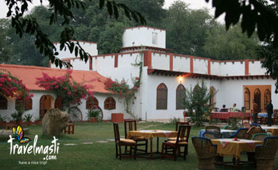 chambal safari lodge hotel in agra