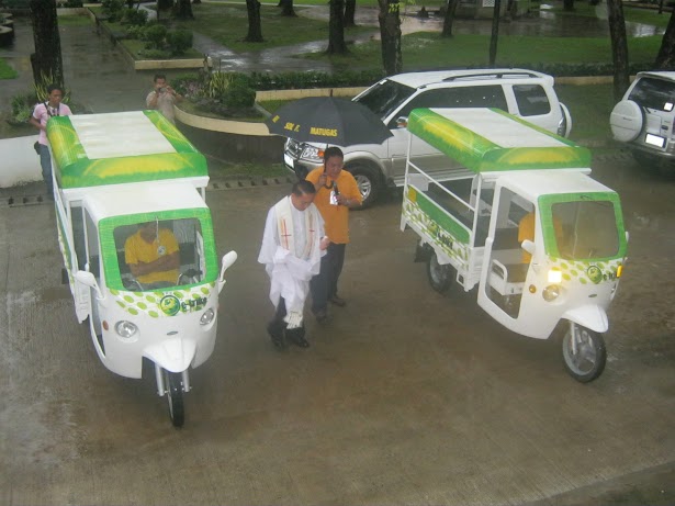 Surigao Norte gov leads blessing of 2 eco-friendly shuttle service