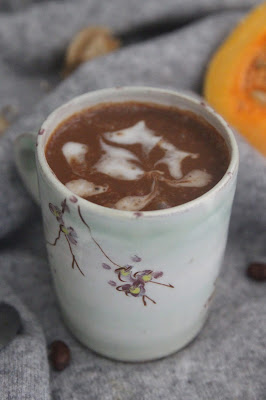 Cuillère et saladier : Chocolat chaud à la courge (vegan)