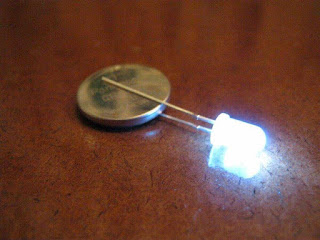 Une DEL est une diode électroluminescente - LED