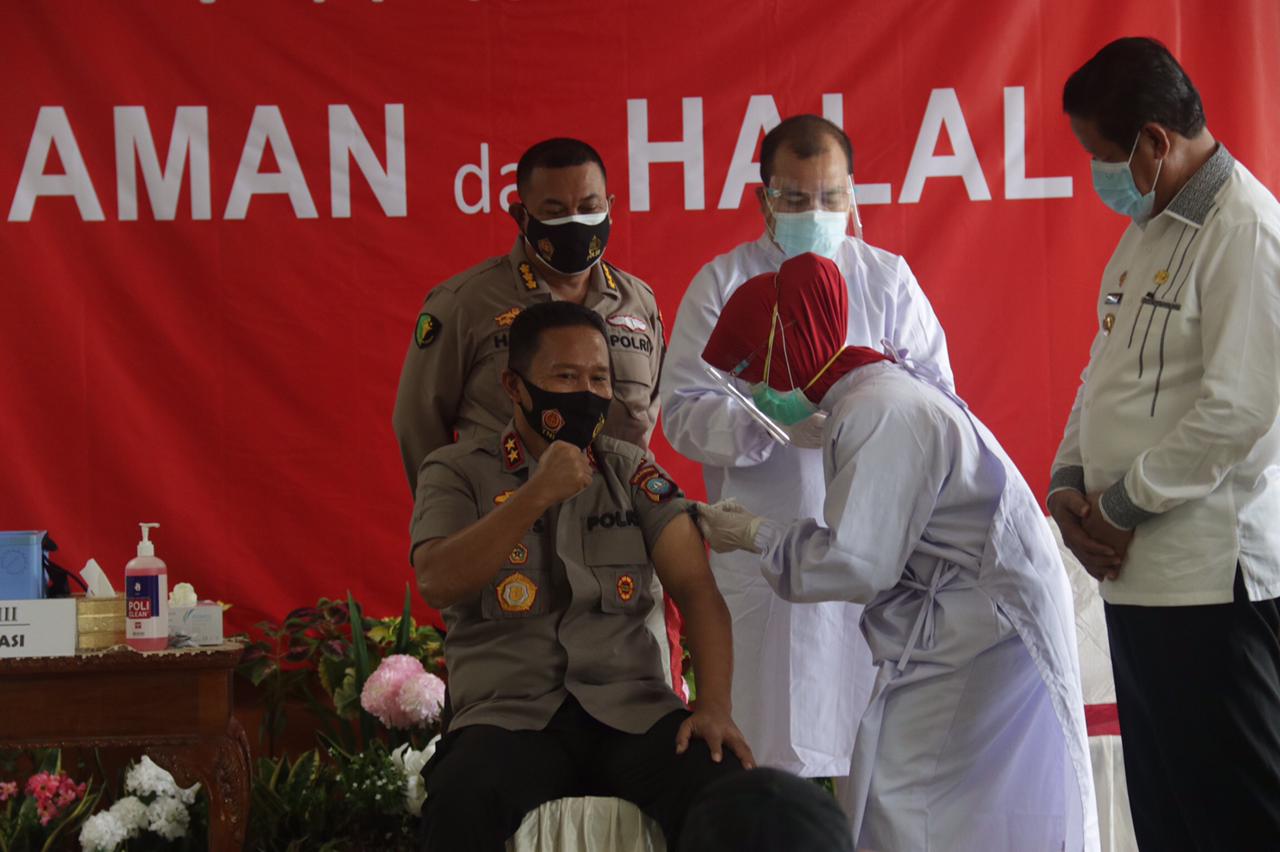 Kapolda Jadi Yang Pertama Disuntik Vaksin Covid – 19 di Provinsi Kepri.