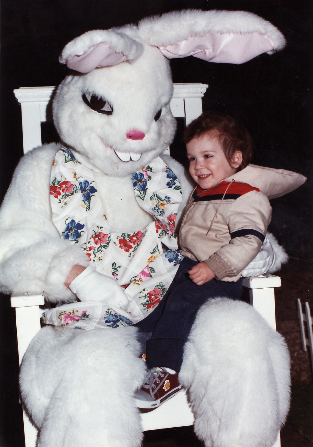 Download PHOTOS: 25 SCARY EASTER BUNNIES OF THE PAST ~ Popthomology