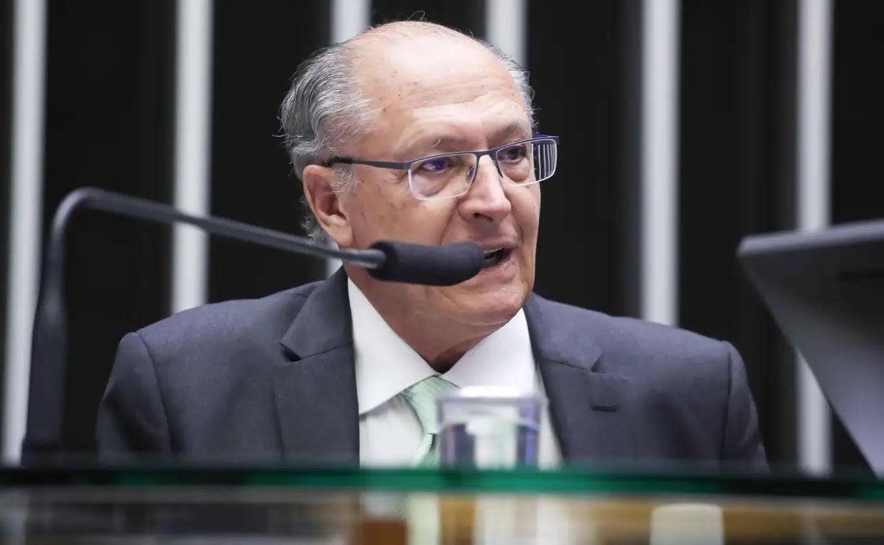 Geraldo Alckmin destacou necessidade de renovação do parque industrial para ganhar competividade - Foto: Vinicius Loures/Câmara dos Deputados