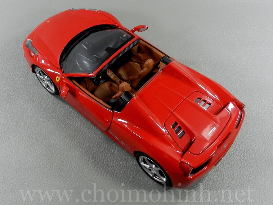 Ferrari 458 Spider 1:18 Hot Wheels up