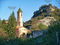 La rectoria i l'església de Sant Genís d'Orís sota el Puig Colomer