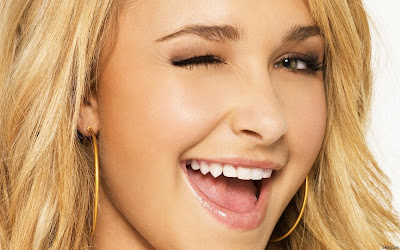 Hayden Panettiere Red Lips Wallpapers 04