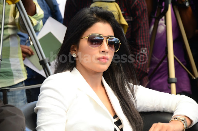 Shriya Saran At Apollo Cancer Hospital pics