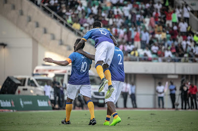 Puyol and Okocha Play An Unmissable Match in Uyo