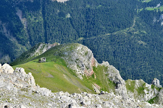 Cavalls del vent. Cadí Moixeró niu d'aliga serrat de les esposes. penyes altes