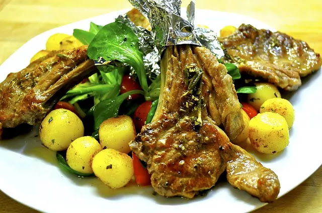 Receta-fácil-chuletas-de-cerdo-con-berenjena-a-la-mostaza.