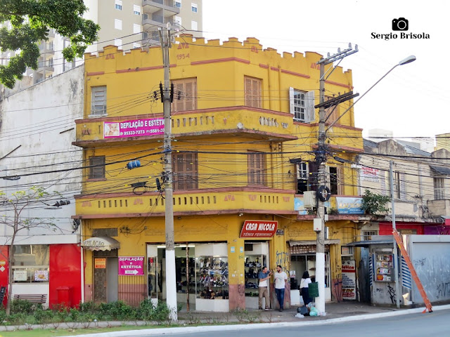 Vista ampla de um Antigo residencial (1954) na Avenida Domingos de Morais - Vila Mariana - São Paulo