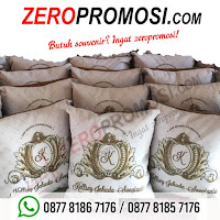 produksi Bantal Printing Ultah, Jual Bantal Foto Custom, Bantal Printing Promosi Custom Murah Souvenir Perusahaan, Promosi Bantal Souvenir, Souvenir Bantal Printing Full Colour, Bantal Foto Print Murah