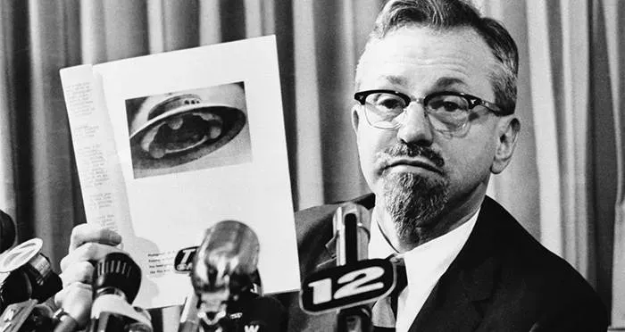 Government scientist J. Allen Hynek was hired to investigate/debunk UFO sightings but ended up becoming a believer. The UFO debunker Philip Klass was tasked with discrediting Hynek.