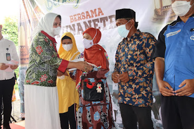 Ketua PKD Lampung Serahkan Santunan Kepada 250 Penyandang Tuna Netra