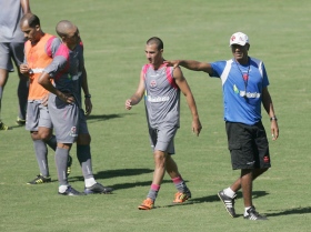 Cristóvão testa novo  esquema no treino do Vasco