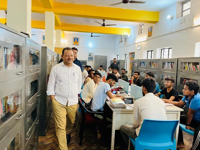 बलिया : जिलाधिकारी ने जिला राजकीय पुस्तकालय का किया निरीक्षण