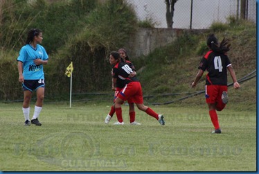 jugada de gol de xela, anotacion de madelyn ventura. (4)