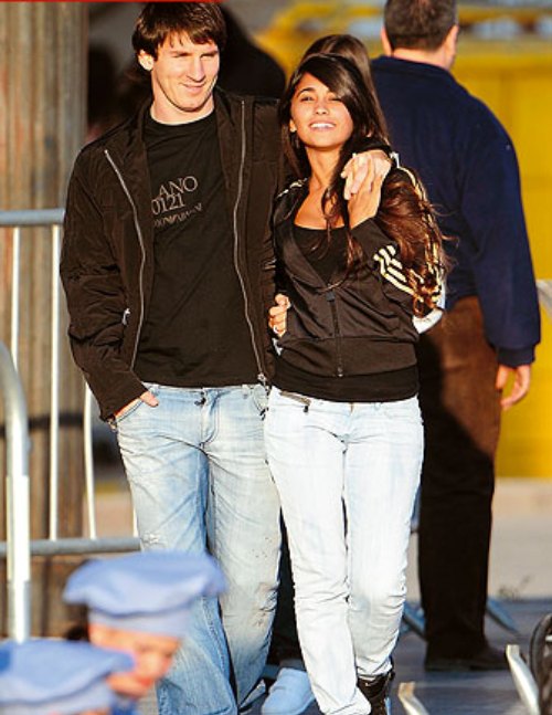 lionel messi girlfriend antonella. lionel messi with girlfriend