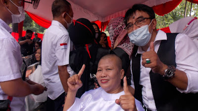  Relawan Aksi Cukur Gundul saat Eri Cahyadi-Armuji Menang