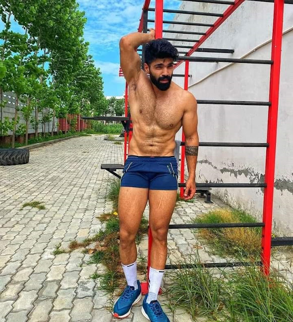 Men in Hotpants
