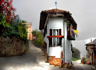 Narrow house in Italy