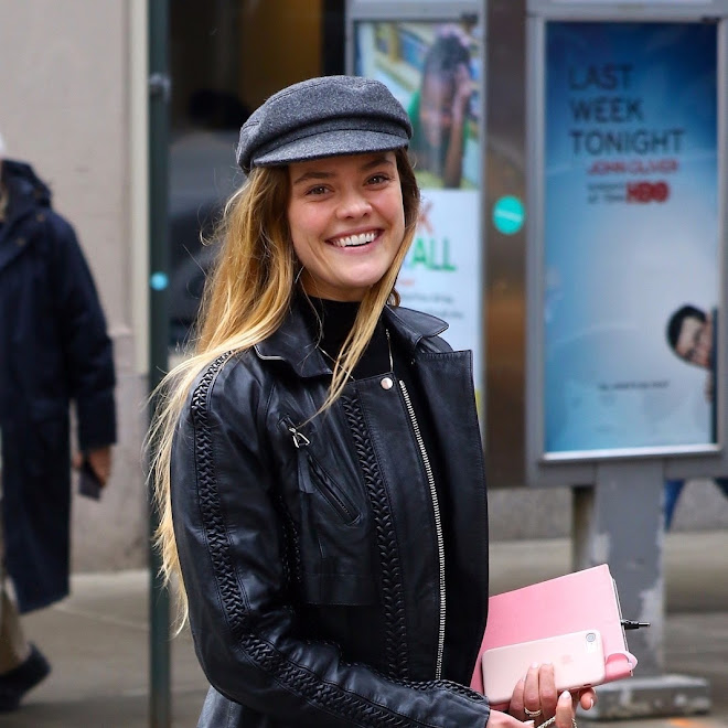 Nina Agdal out in New York City : ニューヨークのニーナ・アグダル