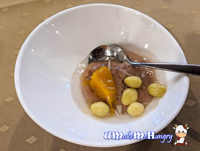 Teochew Yam Paste & Pumpkin served with Gingko Nuts 金瓜白果芋泥