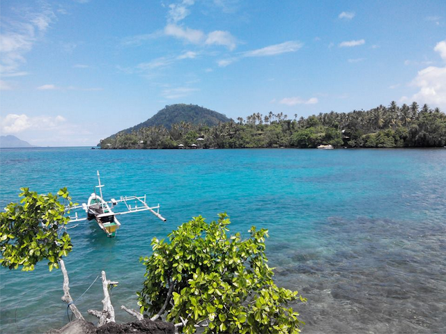 Pantai Bobanehena - Pantai Galaunya Wisata Halmahera Barat