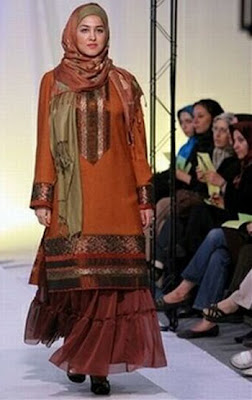  MUSLIM WOMEN MODEST FASHION IN IRAN-TEHRAN FASHION SHOW 2006